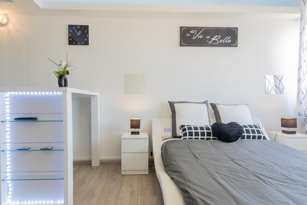 Sweethome Dijon - Black & White מראה חיצוני תמונה